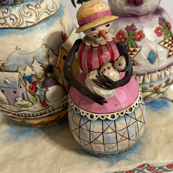 JIM SHORE Heartwood Creek “Warm Hearts On Frosty Days” - Picture 4 of 12